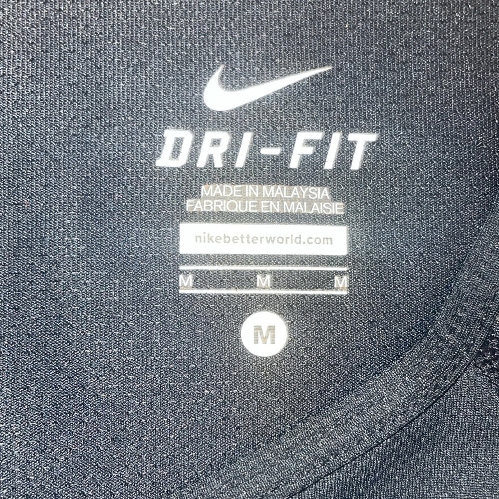 Nike Lot of Workout/gym/running clothes.  Pullover, shorts, tank top, tee shirt‎ - Picture 4 of 14